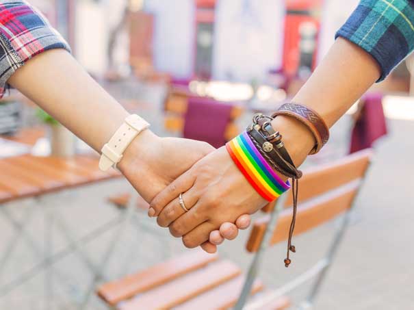 Bei homo- und bisexuellen Jugendlichen lässt sich eine fünfmal höhere Suizidversuchsrate feststellen als bei heterosexuellen Teenagern. Ein Forschungsteam der HSLU untersucht, wieso.