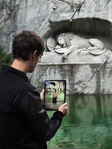 Eine Augmented Reality-App beleichtet die unbekannte Geschichte hinter dem Luzerner Löwendenkmal. Bild: Kimberly Kent