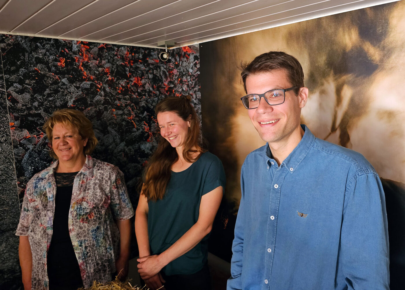 Köhlerin Doris Wicki, Komponistin Manuela Villiger und HSLU-Forscher Yannick Wey haben den Köhlerei-Raum aus der Taufe gehoben.