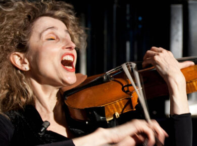 Charlotte Hug mit Violine