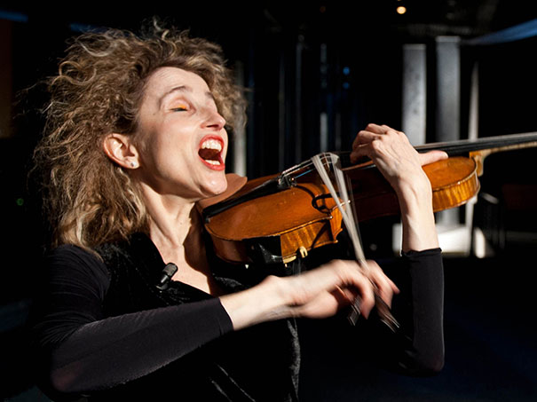Charlotte Hug mit Violine