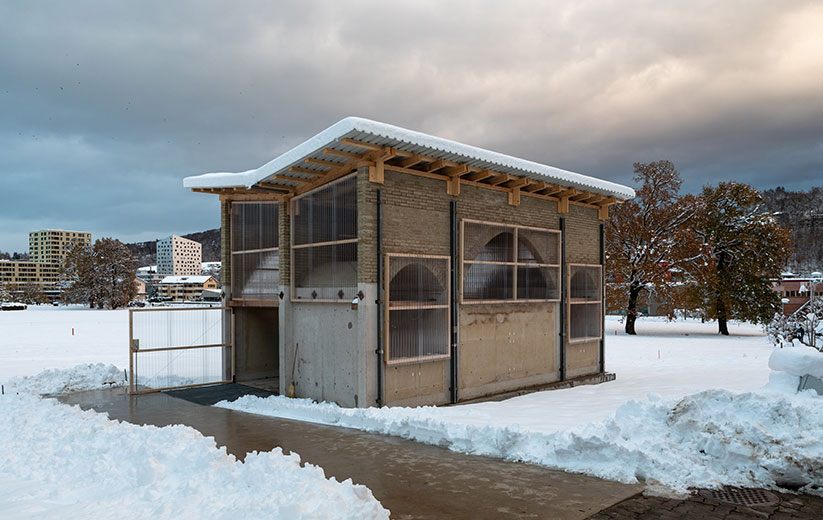 Lehmpavillon Manal im Schnee Lehmpavillon Manal im Schnee